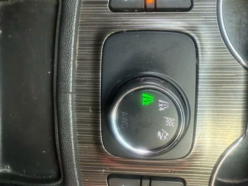 Used 2020 GMC Acadia SLT w/ Premium Package AWD/4WD image 13