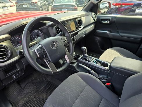 Used 2019 Toyota Tacoma TRD Sport w/ Technology Package AWD/4WD image 2