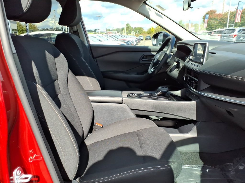 Used 2024 Nissan Rogue S AWD/4WD image 9