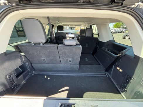 Used 2025 Ford Expedition Platinum AWD/4WD image 10