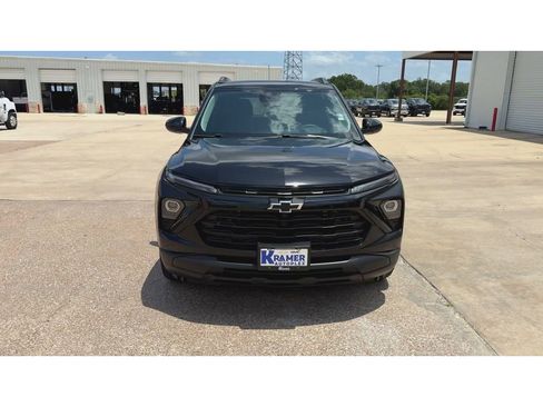 New 2026 Chevrolet TrailBlazer LT w/ Midnight Edition FWD image 3