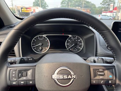 Used 2026 Nissan Rogue SV AWD/4WD image 36