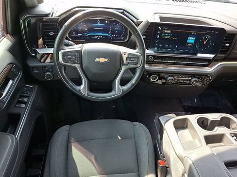 Used 2022 Chevrolet Silverado 1500 LT AWD/4WD image 11