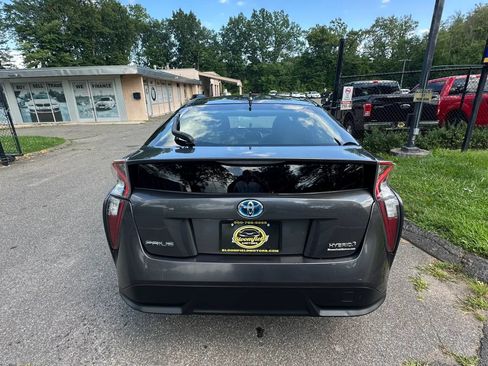 Used 2017 Toyota Prius Three Touring FWD image 6