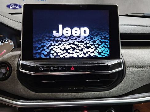 Used 2022 Jeep Compass Latitude AWD/4WD image 17