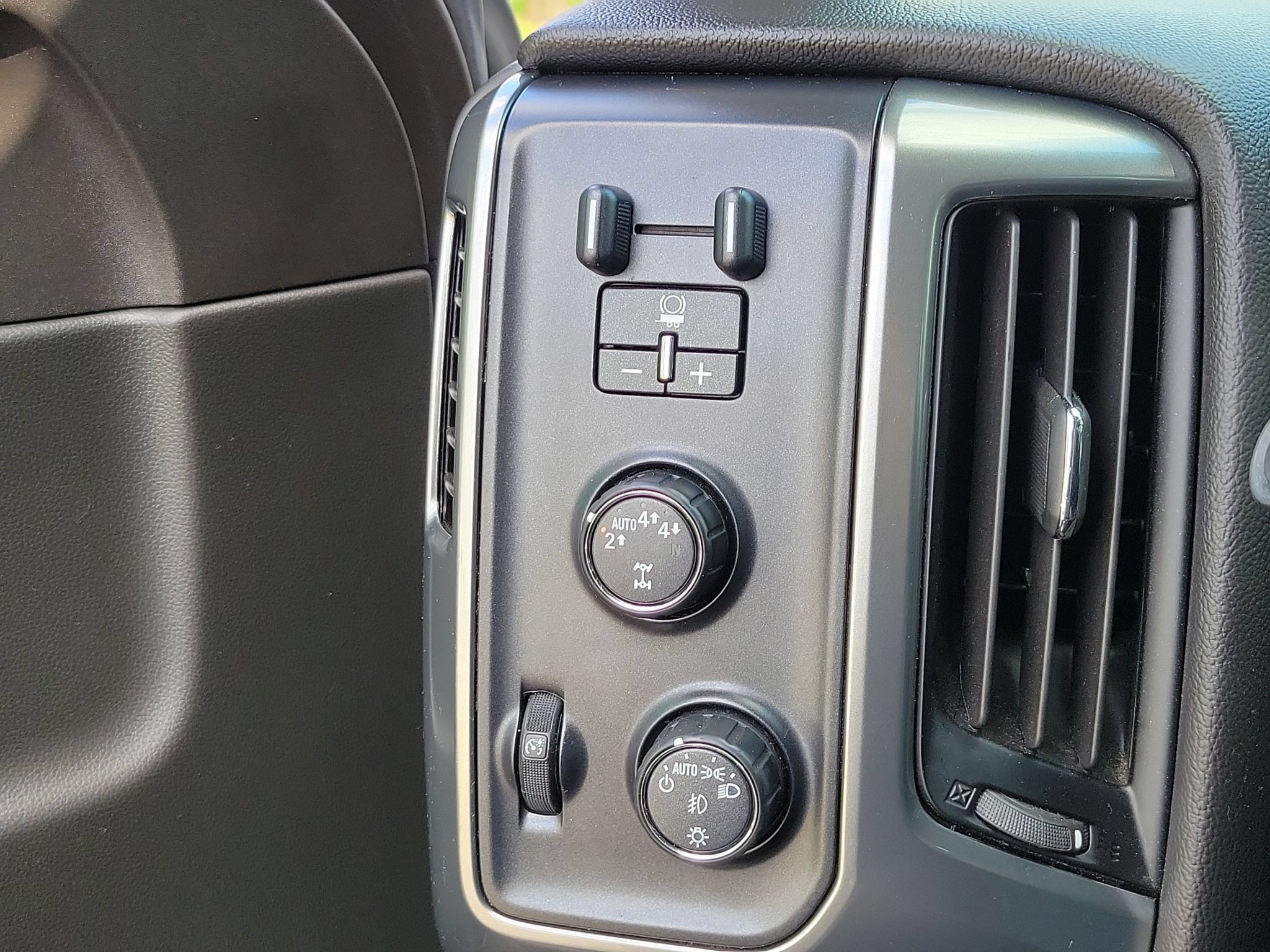 Used 2019 Chevrolet Silverado 1500 LT w/ All Star Edition AWD/4WD image 10