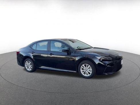 Used 2025 Toyota Camry LE image 2