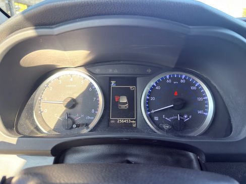 Used 2018 Toyota Highlander LE FWD image 15