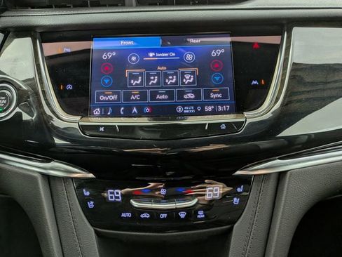 Used 2022 Cadillac XT6 Premium Luxury AWD/4WD image 21