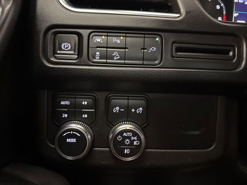 Used 2021 GMC Yukon XL AT4 image 29