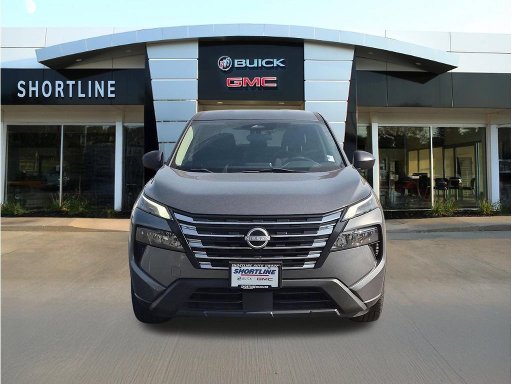 Used 2024 Nissan Rogue S AWD/4WD image 8