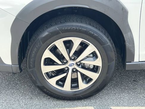 Used 2023 Subaru Outback Premium AWD/4WD image 38