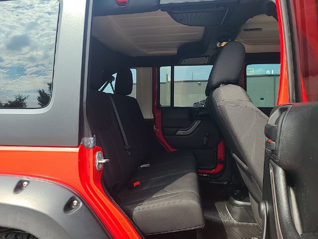 Used 2018 Jeep Wrangler Unlimited Sport w/ Connectivity Group AWD/4WD image 28