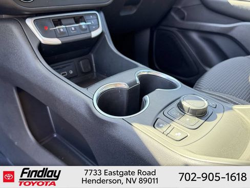 Used 2024 GMC Terrain SLE w/ Driver Convenience Package FWD image 30