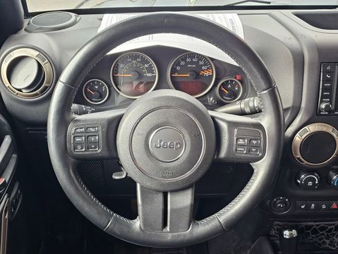 Used 2016 Jeep Wrangler Unlimited Sahara AWD/4WD image 18