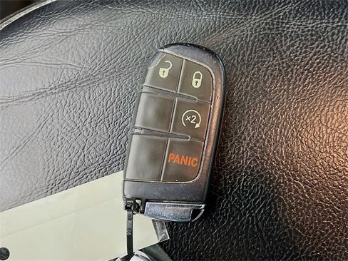 Used 2020 Jeep Compass Limited image 12