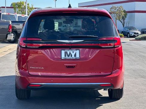 New 2026 Chrysler Pacifica Select image 5