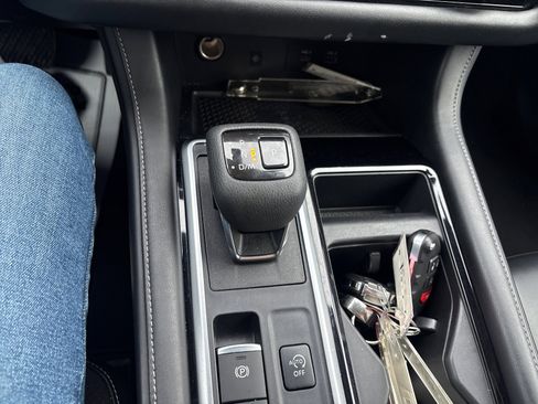 Used 2022 Nissan Pathfinder SL w/ SL Premium Package image 28