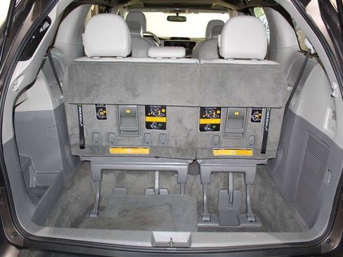 Used 2014 Toyota Sienna XLE AWD/4WD image 33