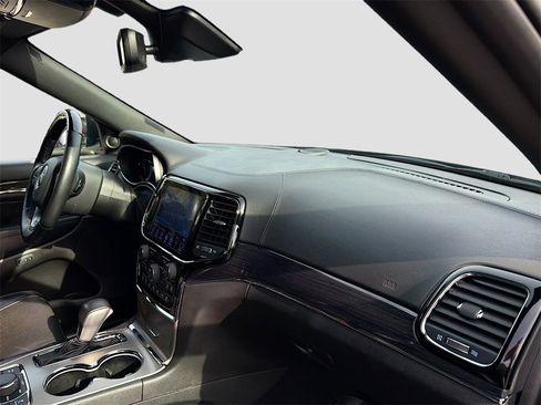 Used 2019 Jeep Grand Cherokee Overland w/ Jeep Active Safety Group image 30