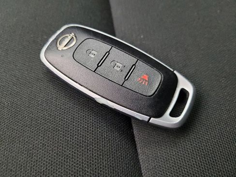 Used 2024 Nissan Rogue S image 32