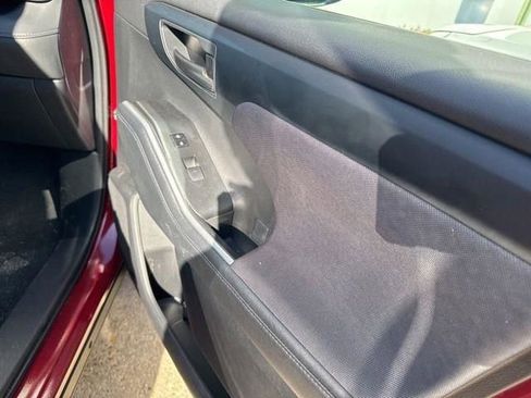 Used 2024 Toyota Highlander LE image 25