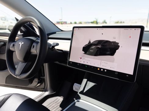 Used 2023 Tesla Model Y Performance AWD/4WD image 23