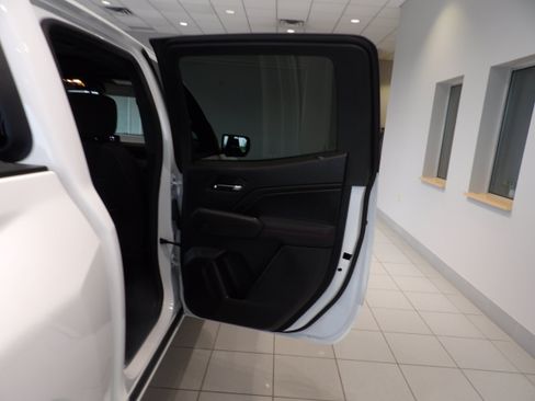 Used 2025 Chevrolet Colorado Z71 AWD/4WD image 21