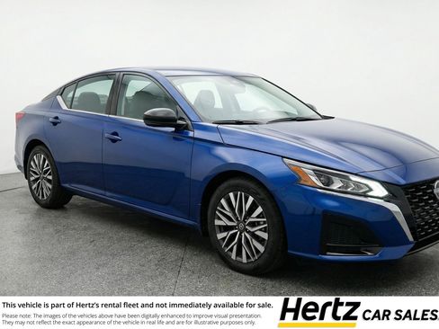 Used 2025 Nissan Altima 2.5 SV image 1