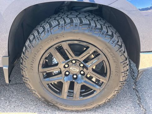 Used 2022 Chevrolet Silverado 1500 LT AWD/4WD image 8
