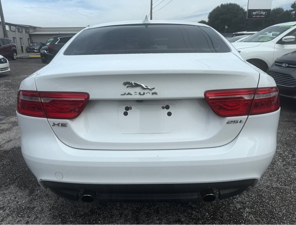 Used 2018 Jaguar XE Premium RWD image 4