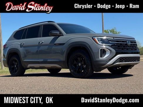 Used 2024 Volkswagen Atlas Peak Edition SE image 1