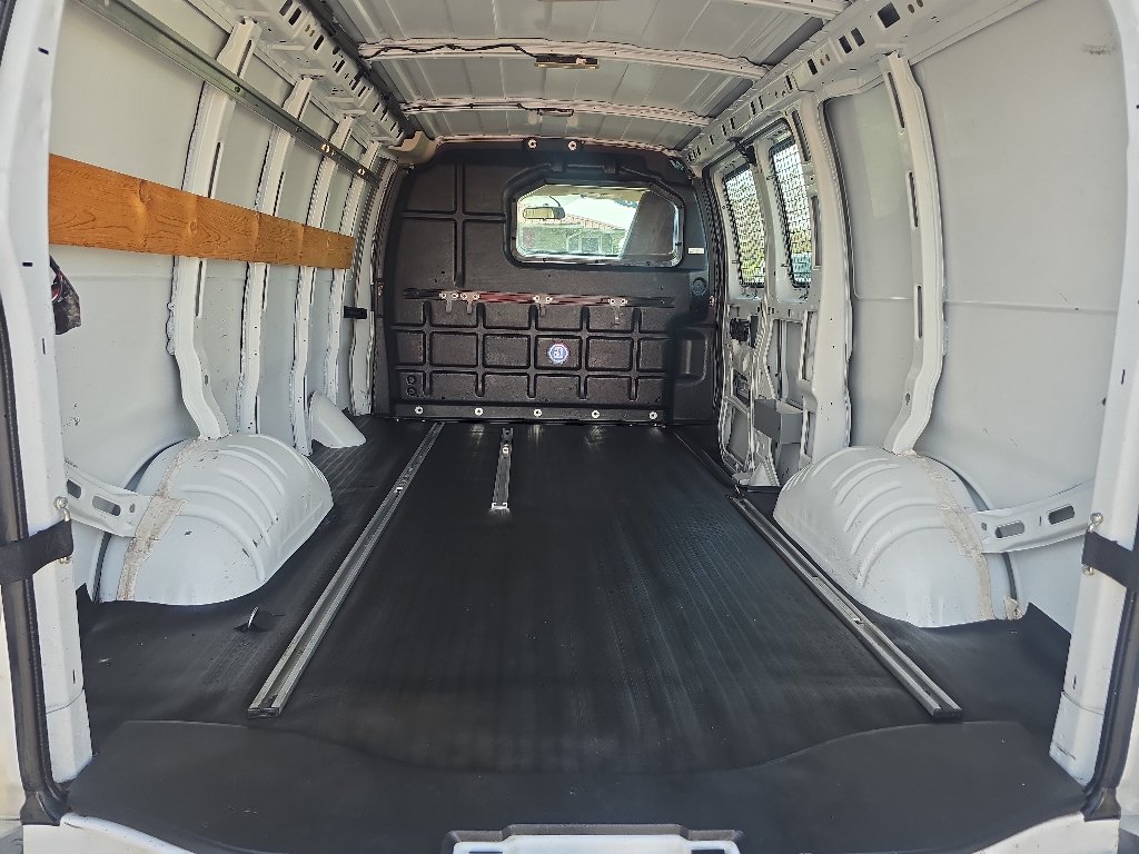 Used 2018 Chevrolet Express 2500 w/ Driver Convenience Package RWD image 11