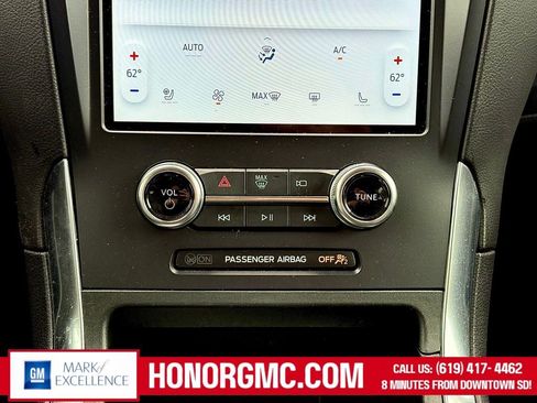 Used 2024 Ford Edge Titanium image 32