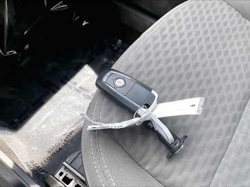 Used 2021 Ford Escape SE FWD image 12
