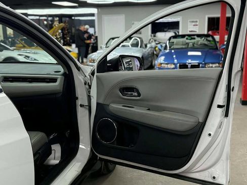 Used 2017 Honda HR-V EX-L image 8