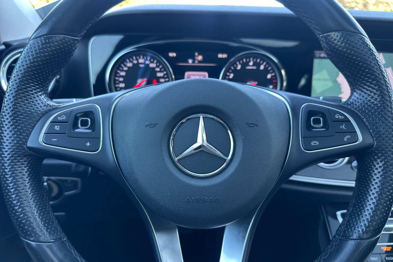 Used 2017 Mercedes-Benz E 400 4MATIC Wagon image 30