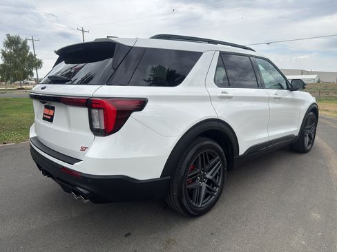 Used 2025 Ford Explorer ST AWD/4WD image 5