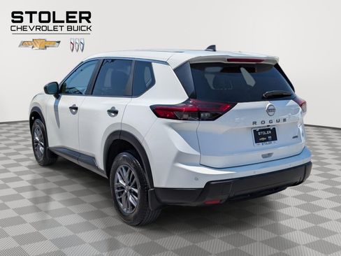 Used 2024 Nissan Rogue S AWD/4WD image 3