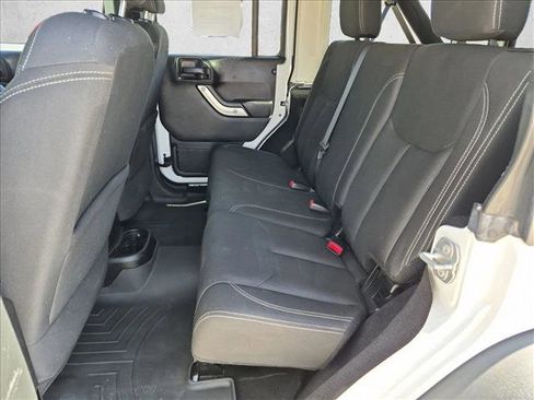 Used 2017 Jeep Wrangler Unlimited Rubicon w/ Connectivity Group AWD/4WD image 19