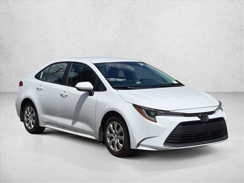 Used 2025 Toyota Corolla LE FWD image 3