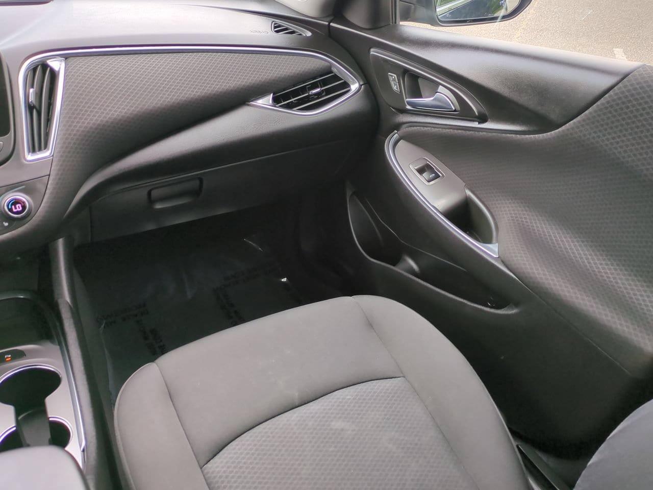 Used 2019 Chevrolet Malibu LT w/ Driver Confidence Package II FWD image 16
