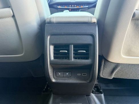 Used 2023 Cadillac XT4 Luxury w/ Cold Weather Package FWD image 14