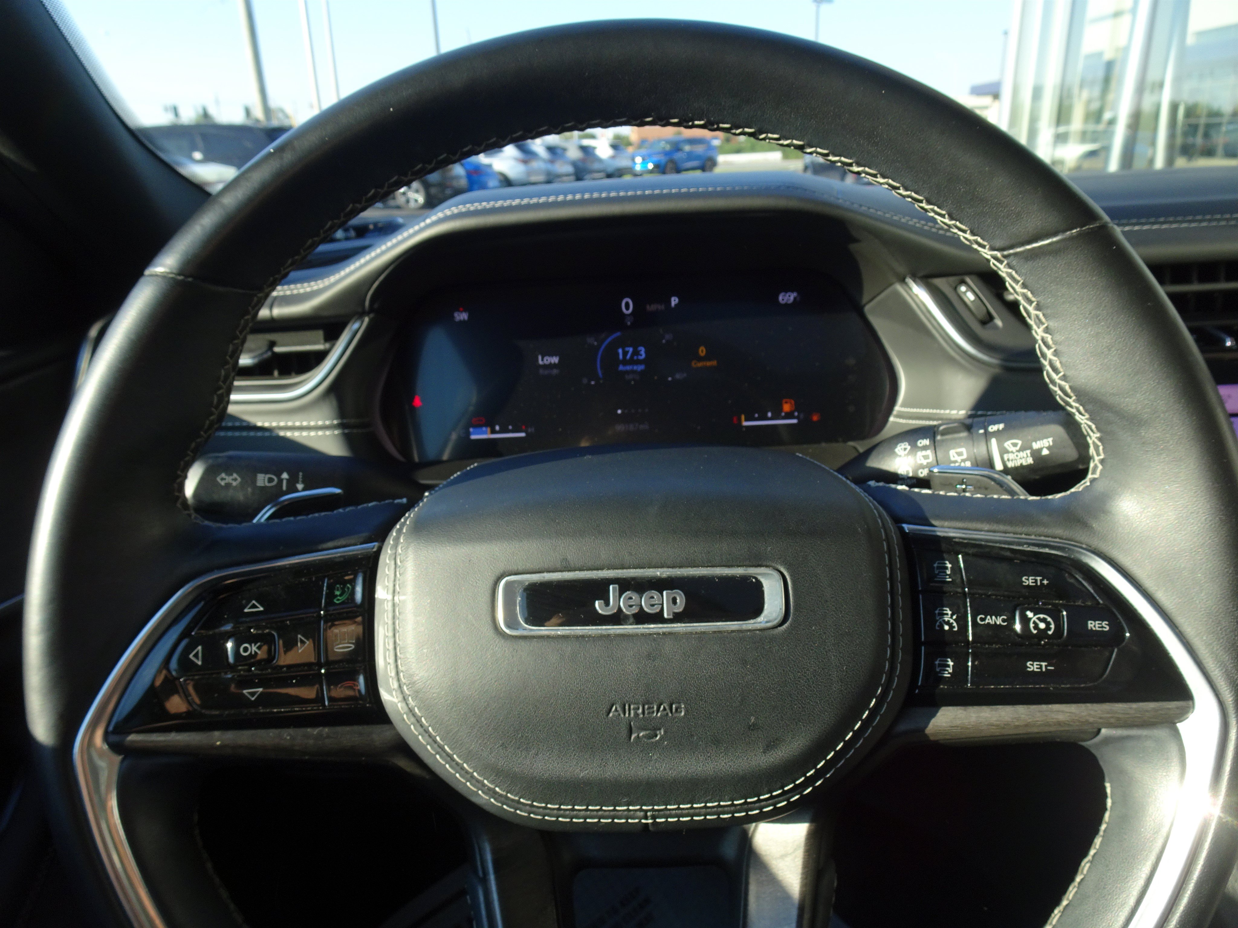 Used 2021 Jeep Grand Cherokee L Overland w/ Luxury Tech Group IV AWD/4WD image 23