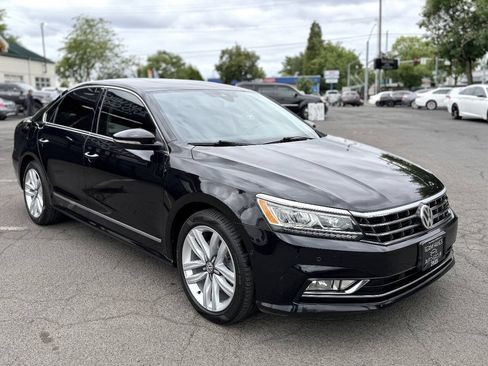 Used 2017 Volkswagen Passat 1.8T SEL Premium FWD image 4