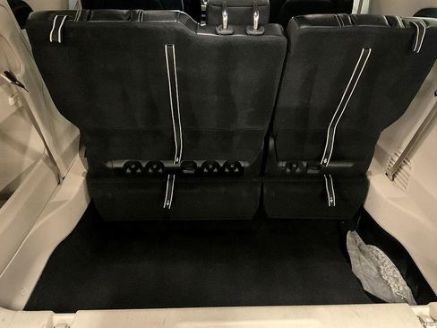 Used 2022 Chrysler Pacifica Touring-L image 15