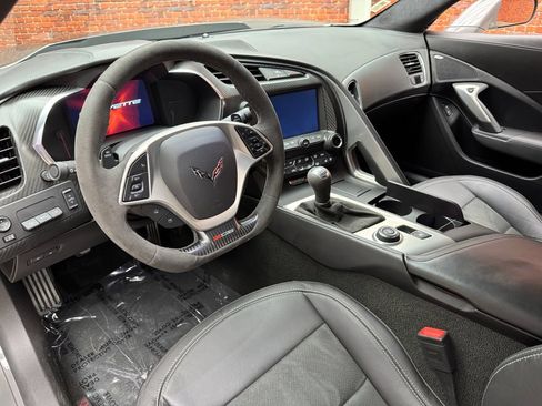 Used 2015 Chevrolet Corvette Z06 w/ 3LZ Preferred Equipment Group RWD image 12