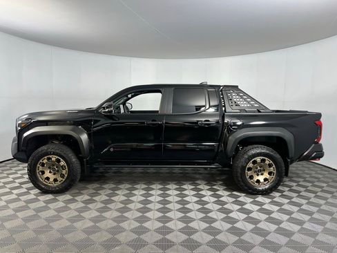 Used 2024 Toyota Tacoma Trailhunter image 11
