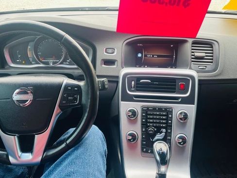 Used 2018 Volvo V60 T5 Cross Country w/ Convenience Package image 15