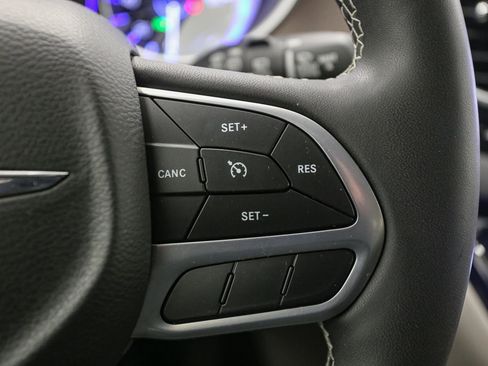 Used 2022 Chrysler Voyager LX image 34